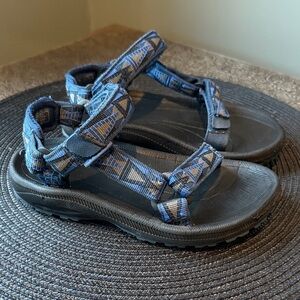 LIKE NEW - Kids Teva Geometric Pattern Waterproof Sport Sandals